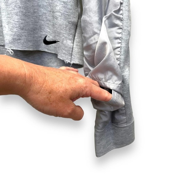 Nike Gray Cropped Crew Neck Raw Hem Sweatshirt Size M - Picture 7 of 8